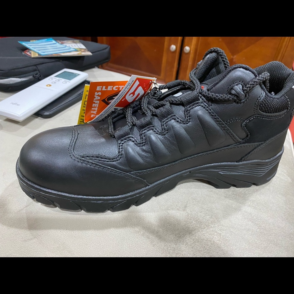 New size 13 safety shoes ankle high
